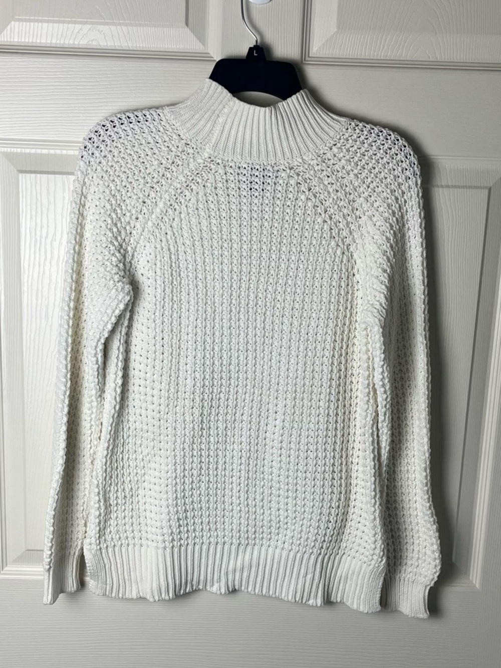 Classic Women's White Knit Sweater - Picture 4 of 4
